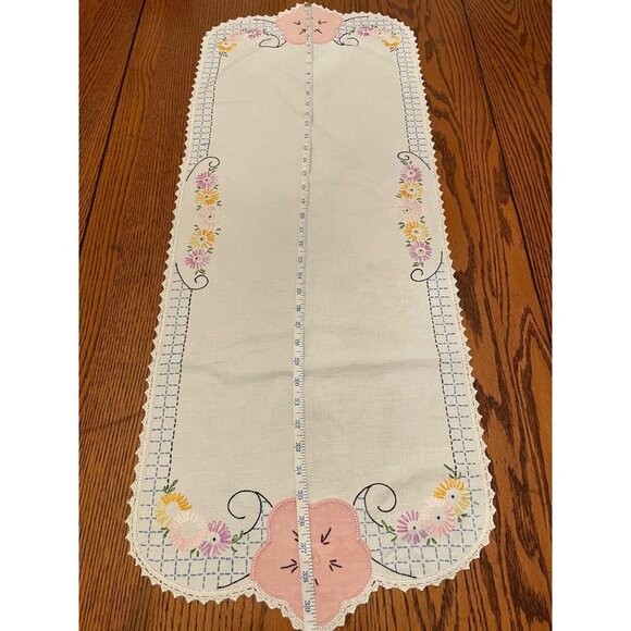 Vtg Embroidered Floral Table Runner With Pink Flower Lace Trim 40" X 15.5" - Picture 7 of 16